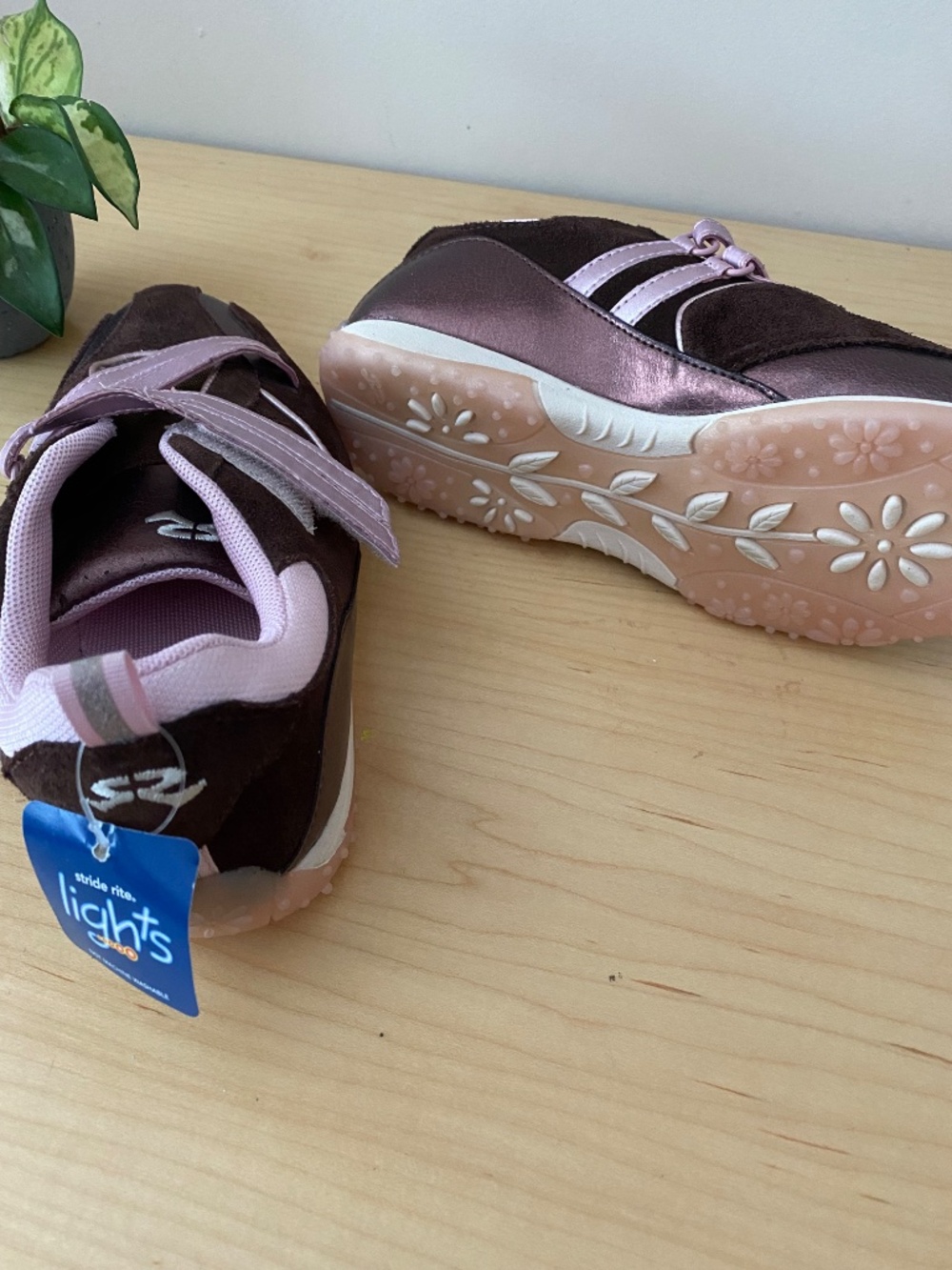 STRIDE RITE LIGHT UP SNEAKERS - Picture 4 of 4